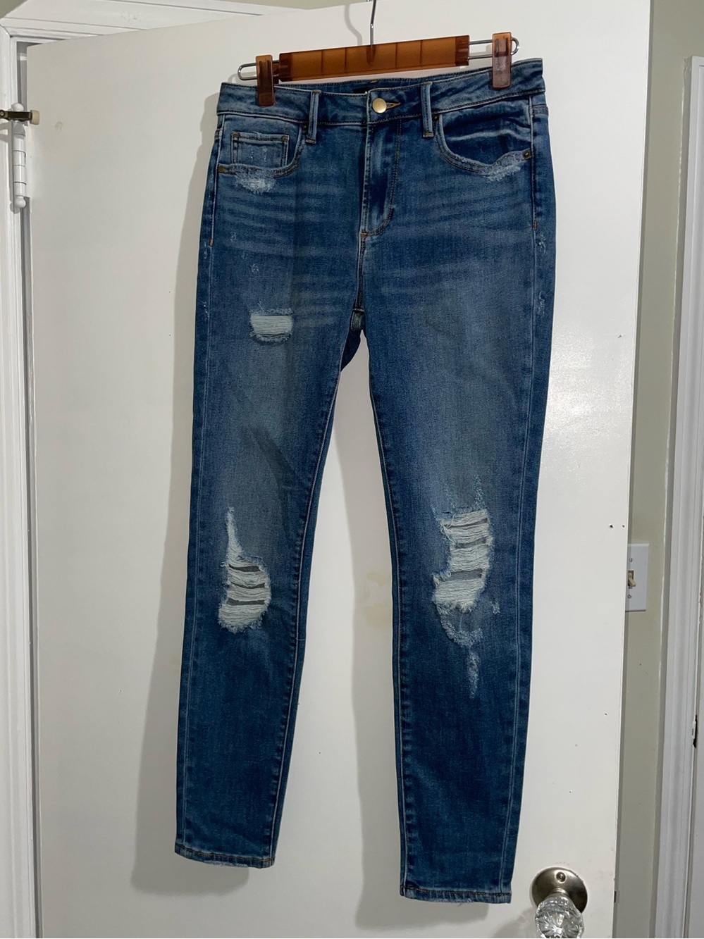 Aqua Women's Distressed Dark Blue Skinny Jeans
